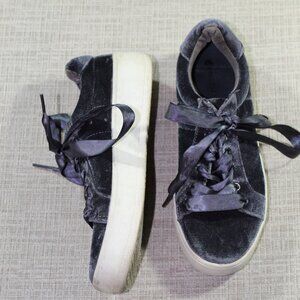 Big Buddha Size 7 Blue Velvet Lace Up Sneakers